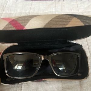BURBERRY SUNGLASSES VERY CHIC AND CLASSY
